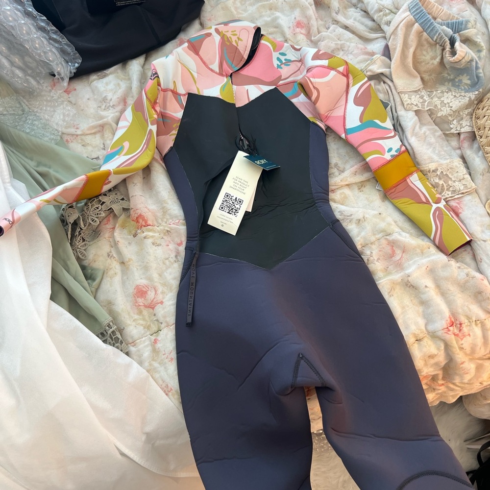 Roxy Women’s Floral One Piece Wetsuit - Pink and Black